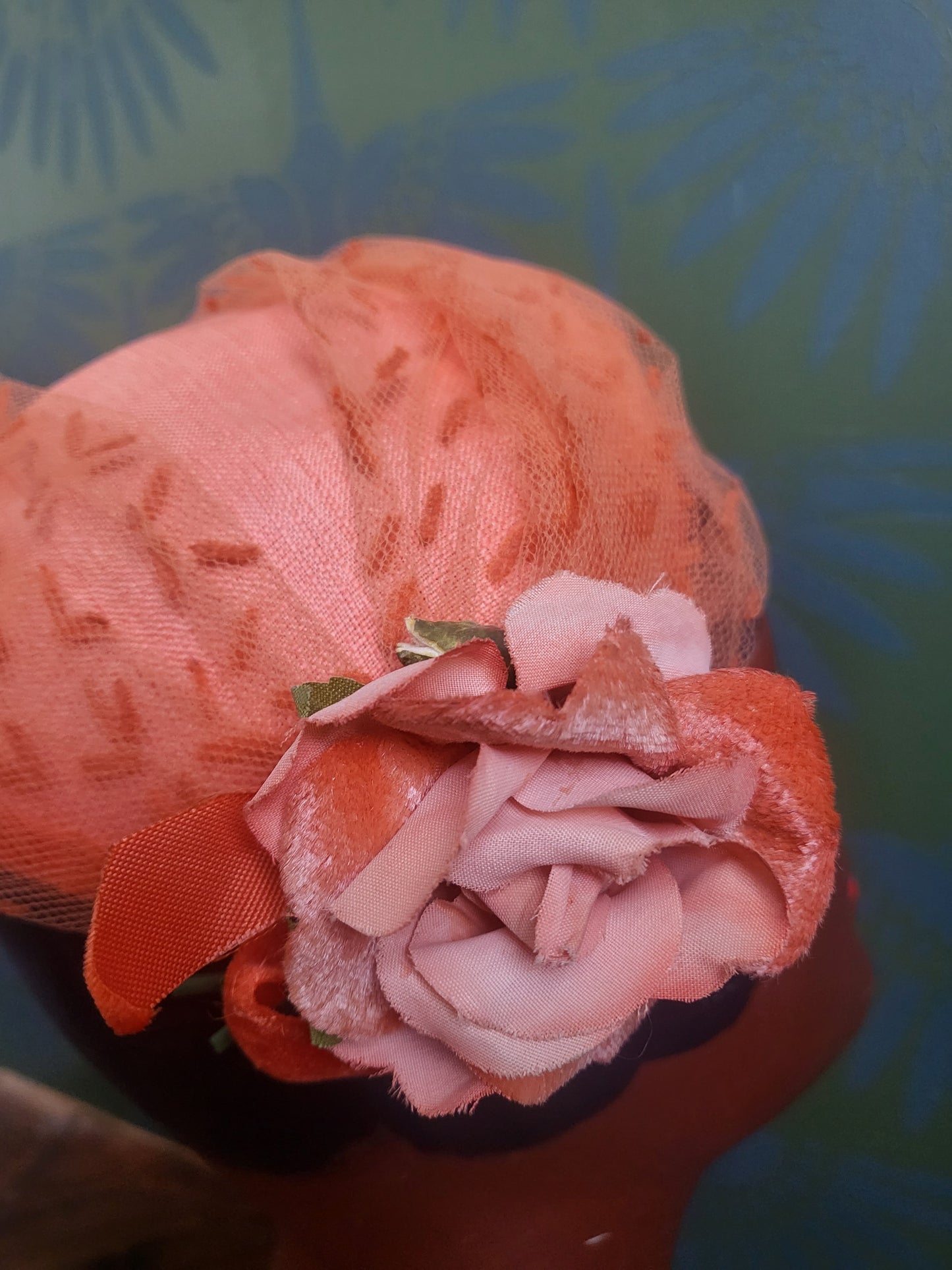 HAT19 - Vintage 1950s-1960s Salmon Half Hat with Dash Netting and Flower Adornment