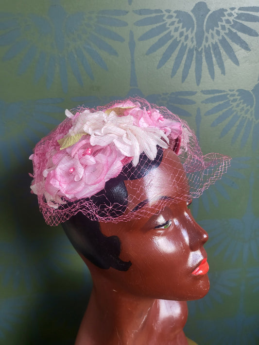 HAT20 - Vintage 1950s-1960s Pink and White Flower Juliet Cap with Pink Birdcage Veil