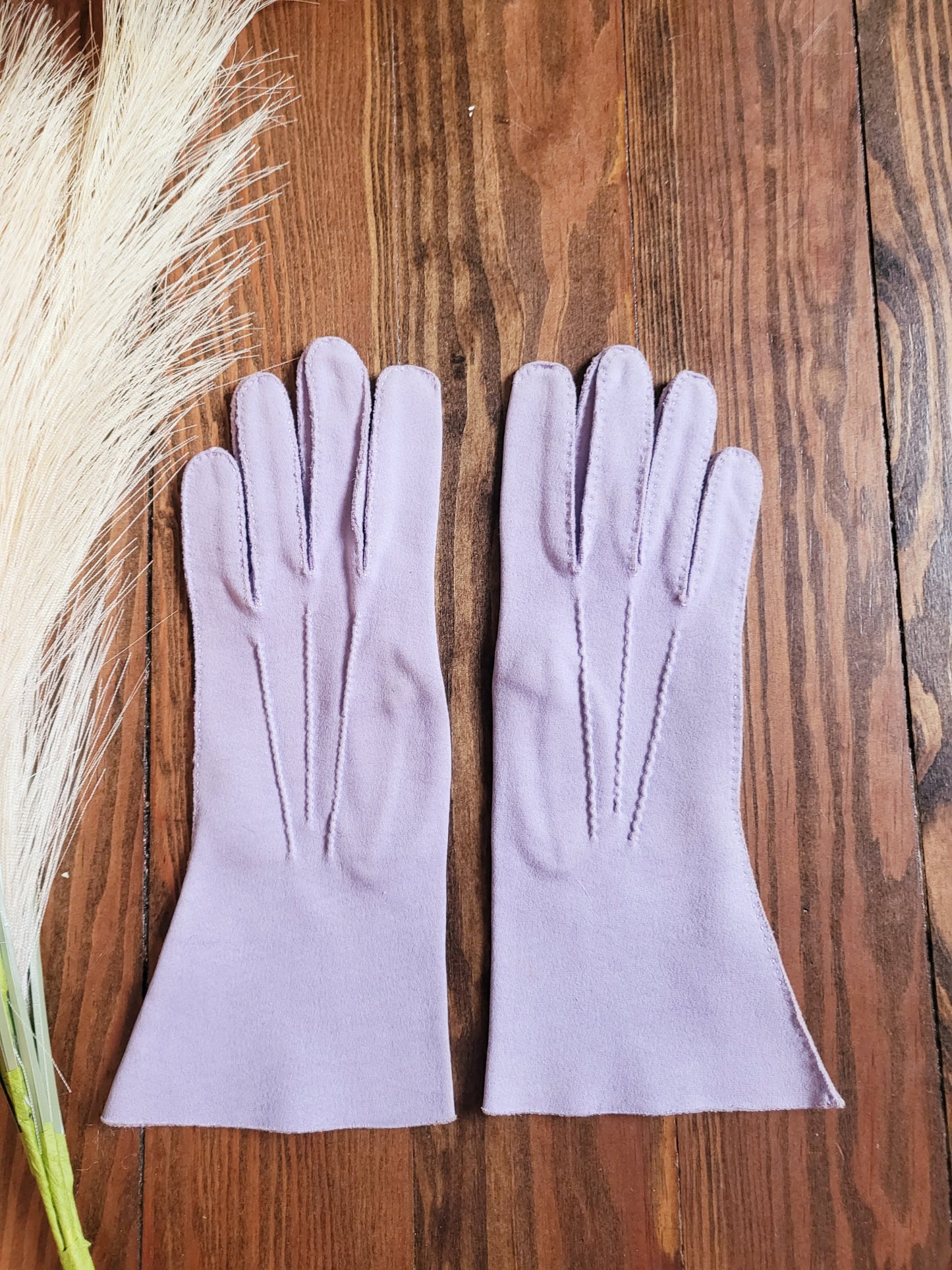 Vintage 1950's-1960's Lilac Gloves