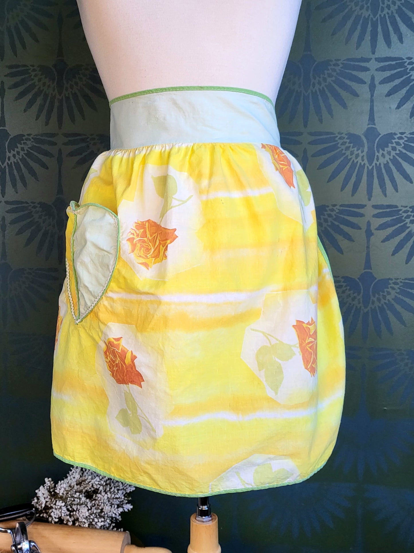 Apron 05 - Vintage Orange Rose Half Apron